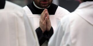 Sacerdoti commissionano rapina per nascondere un ricatto sessuale, 3 arresti sacerdoti