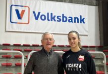 Volley, Serie B1 femminile, la schiacciatrice Martina Ghezzi arriva a rinforzare la Volksbank Vicenza Volksbank Vicenza volley, Martina Ghezzi con il presidente Franco Scanagatta