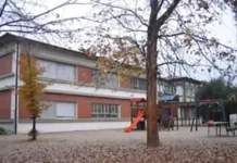 Bassano del Grappa, crollo alla scuola Pascoli, indagato il sindaco Finco: “Sono sereno e ho piena fiducia nella magistratura” crollo scuola pascoli di Bassano del Grappa crolla soffitto