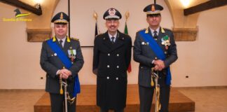 Guardia di Finanza di Vicenza, questa mattina il passaggio di consegne tra il Col. Cosmo Virgilio e il Ten.Col. Giuseppe Bovenzi guardia di finanza passaggio di consegne tra il col Cosmo Virgilio e il ten.Col. Giuseppe Bovenzi