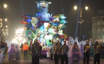 Carnevale a Vicenza, sfilata dei carri illuminati in viale Mazzini e festa in piazza dei Signori Carnevale a Vicenza