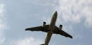 Compagnie aeree a caccia di migliaia di piloti, hostess e tecnici