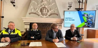 Controlli a tappeto sulle slot machine a Vicenza, Polizia locale: sanzionate 13 attività per mancato rispetto degli orari Slot machine, i dati. Da sx il commissario della polizia locale Federico Ponzio e Il comandante Massimo Parolin, sindaco Giacomo Possamai e consigliere Raffaele Colombara