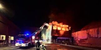Incendio Inalca a Reggio Emilia, nello stabilimento amianto e cibo putrefatto