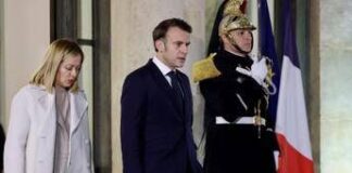 Meloni al vertice di Parigi sull’Ucraina: invio truppe Ue “ipotesi complessa e meno efficace”