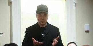 Musk debutta al governo: “Con Trump per salvare Usa da bancarotta”