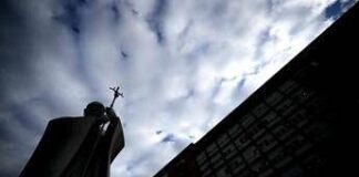 Papa Francesco ha una polmonite bilaterale: “Quadro complesso”