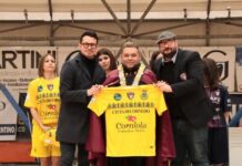 La Corniola cornedese De.Co. sponsorizza la maglia del Futsal Cornedo, che gioca in serie A2 di Calcio a 5 Presidente Confraternita Alberto Manfron riceve la maglia dai dirigenti del Futsal Cornedo
