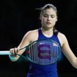 Raducanu, paura a Dubai: stalker sugli spalti, lei scoppia a piangere – Video