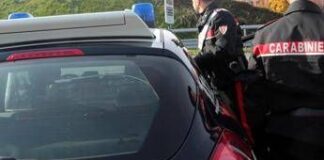 Roma, Maserati in fuga sperona auto carabinieri: scappano in 3, un arresto
