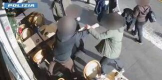 Roma, aggredisce ragazzo che indossa kippah e si avventa contro commerciante – Video