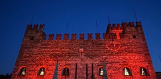 Marostica Città dell’Amore: il Castello Inferiore si tinge di rosso Marostica Città Dell'Amore