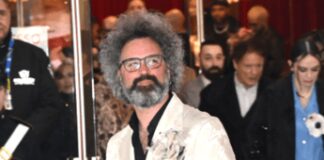 Sanremo 2025, Ariston in lacrime per Simone Cristicchi: è standing ovation