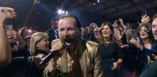 Sanremo 2025, all’Ariston è Jovanotti show: il bacio alla figlia Teresa