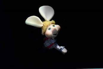 Sanremo 2025, chi è Leo Valli: ecco la voce di Topo Gigio in duetto con Lucio Corsi Al festival di Sanremo la rivelazione è... Topo Gigio nella performace con Lucio Corsi