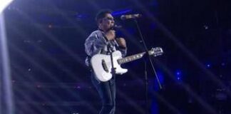 Sanremo 2025, effetto Travolta: sulle scarpe di Bennato il nastro nero