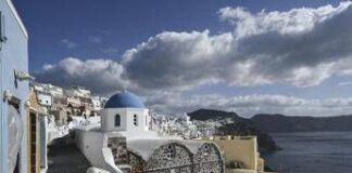 Santorini, tour operator italiano: “Resto, non è soap opera, turisti arriveranno”