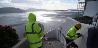 Santorini trema ancora, alto rischio frane per scosse sismiche