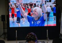 Addio a Simonetta Avalle, “la signora del volley”: Tor Sapienza la piange con tutt’Italia. Ovunque un minuto di silenzio poi boati di applausi Simonetta Avalle, la sua foto nella camera ardente a Tor Sapienza