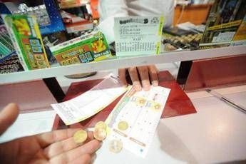 Superenalotto, numeri combinazione vincente oggi 14 giugno