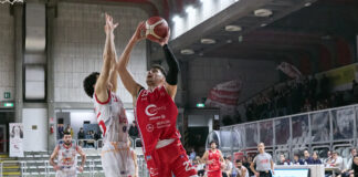 Basket, Civitus Vicenza vince e sorpassa Imola, mercoledì arriva Faenza. Ghirelli: “Ottimo lavoro in difesa” civitus vicenza batte imola