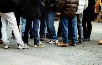 Teramo, 17enne disabile bastonato e gettato in cassonetto: la denuncia del papà sui social