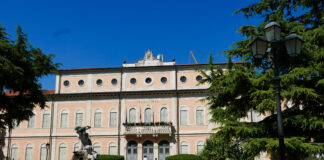 Thiene, municipio in rosso il 25 febbraio per l’annuncio dei Giochi mondiali invernali Special Olympics Thiene, municipio illuminato per gli special olympics