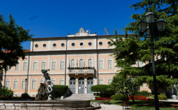 Thiene, appuntamenti: martedì i sindaci su fusione AVA Soraris e bando per maschere teatrali Thiene, municipio illuminato per gli special olympics