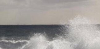 Travolto da onda, turista italiano muore in Portogallo