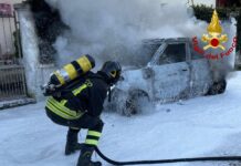 Vicenza, brucia un’auto a Borgo Casale. Nessun ferito, la vettura era ferma auto in fiamme a Borgo Casale
