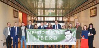 Alberto Trentini, amici del cooperante ricevuti in Consiglio Veneto: “Ogni sforzo per liberazione” alberto trentini consiglio veneto