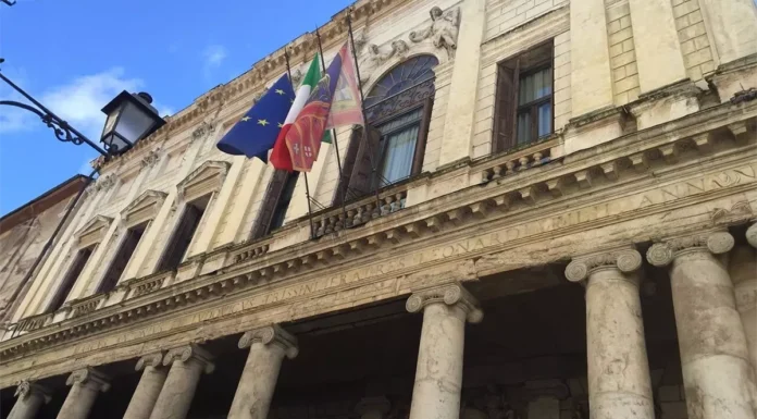 Firme false alle comunali 2023 di Vicenza: fissata l’udienza preliminare per i sedici indagati palazzo trissino comune vicenza sindaco possamai ringrazia polizia firme false