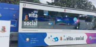 “Una vita da social” fa tappa a Vicenza. In Piazza Esedra la campagna informativa della Polizia di Stato sui rischi del web una vita da social campagna polizia di stato sul uso corretto del web