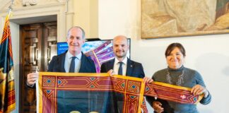 Bassano del Grappa è la Città veneta della Cultura 2025. Zaia: “Abbiamo premiato un’opera d’arte a cielo aperto” città veneta della cultura, nel 2025 riconoscimento a Bassano. Presentazione di Zaia, Finco, Scatto