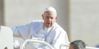 Notte tranquilla per il Papa, il messaggio ai fedeli “Pregate per me”