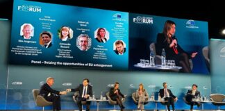 Papanicolaou “Intesa Sanpaolo ponte naturale tra Italia ed estero”