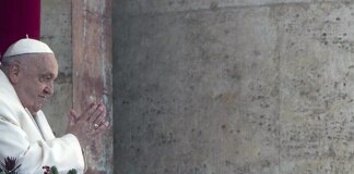 Il medico che ha curato Papa Francesco “Così lo abbiamo salvato”