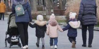 “Ai figli solo il cognome della madre”, la proposta di Franceschini