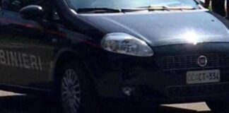 Auto esce di strada e finisce in un fosso a Grosseto: muore un uomo di 34 anni, ferita una bimba