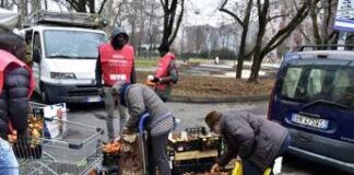 Calano i redditi familiari, 23,1% della popolazione a rischio povertà: i dati Istat