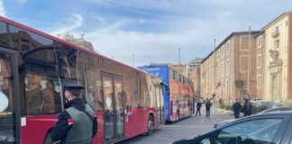 Furti e borseggi sui mezzi pubblici, 16 persone arrestate a Roma