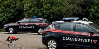 Lanciano droga dalla finestra, arrestati padre e figlio in provincia di Reggio Calabria
