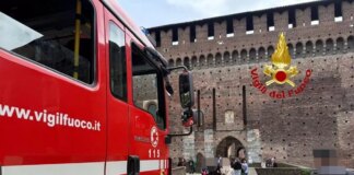 Principio di incendio al Castello Sforzesco di Milano, evacuati i visitatori