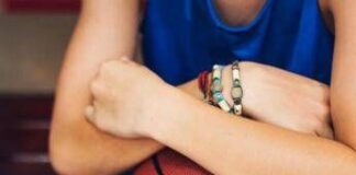 “Che ci fai qui l’8 marzo? Vai a fare la prostituta”, arbitra insultata da madre giocatore di basket