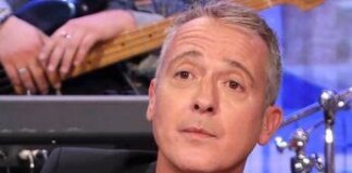 Diaco commosso apre ‘Bellamà’ con una lettera a Sgarbi: “Forza Vittorio! Ti si vuole bene”