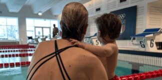 Federica Pellegrini, il tenero scatto in piscina insieme alla figlia Matilde: “Prossima campionessa?”