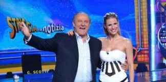 Gerry Scotti cade dalle scale di Striscia la notizia: il video virale