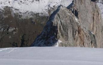 Dolomiti venete sempre più fragili, Legambiente: “Marmolada arretra, aumentano i crolli e l’acqua scarseggia” Dolomiti bellunesi