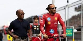 Hamilton, nostalgia Mercedes? In monopattino nel suo vecchio box – Video