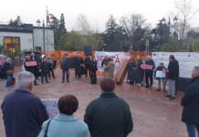 Raffaele Colombara al Comune di Vicenza: «Che fine ha fatto la mozione per i risparmiatori truffati? Servono azioni concrete» Banche venete, Il Funerale del risparmio in attesa della... Resurrezione: il 29 marzo a Vicenza Miatello, Paccagnela, Cavallari , Zaggia e altre associazioni con alcuni risparmiatori sulle nuove iniziative a loro tutela